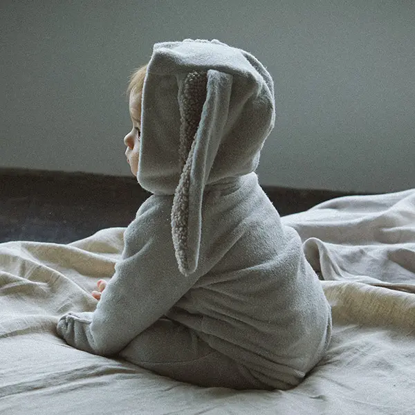 赤ちゃん用ボディスーツはいつまで必要？着せ方や選び方を解説